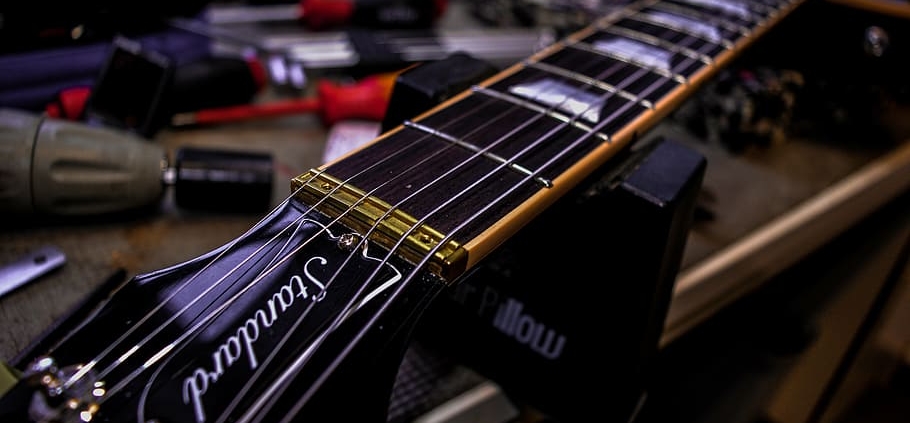 Gibson neck and strings